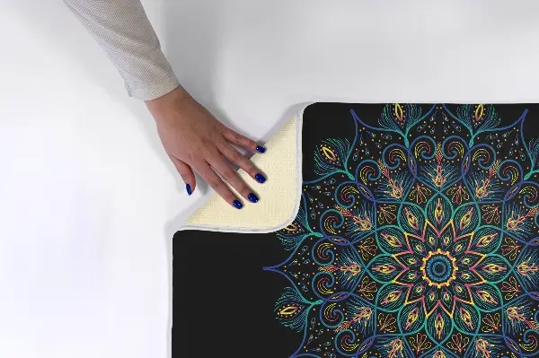 Matta Färgglad mandala på svart bakgrund