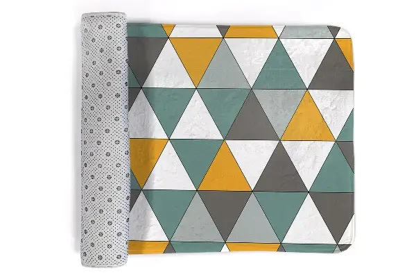 Matta Färgade trianglar i ett geometriskt arrangemang