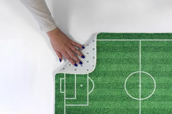 Liten matta Fotbollsplan med gräs