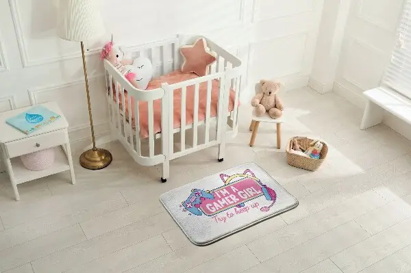 Liten matta Grafik med spelande flicka