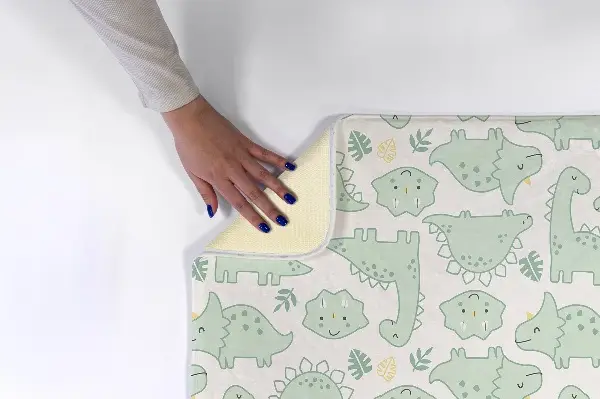 Liten matta Dinosaurier och löv