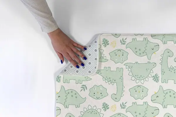 Liten matta Dinosaurier och löv
