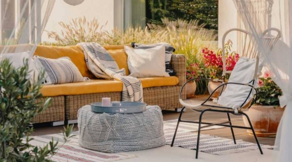 hur man ordnar en terrass framför huset