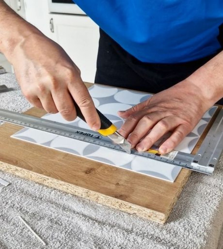 Montering av självhäftande vinylplattor