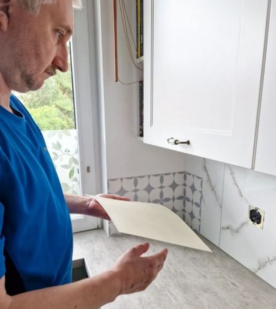 Montering av självhäftande vinylplattor